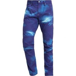 GStar PHARRELL WILLIAMS ELWOOD Spodnie materiałowe imperial blue/dark spa. Niebieskie spodnie męskie marki G-Star, m, bez wzorów, z bawełny. Za 559,00 zł.