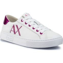 Sneakersy ARMANI EXCHANGE - XDX027 XV302 D908 Opt Wht/Fuchsia. Białe półbuty damskie Armani Exchange, na co dzień, bez wzorów, ze skóry ekologicznej, bez obcasa, na płaskiej podeszwie, bez zapięcia. Za 599,00 zł.