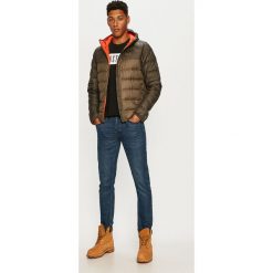 Jack Wolfskin - Kurtka puchowa. Zielone płaszcze męskie Jack Wolfskin, s, bez wzorów, z poliesteru, krótkie, z kapturem. W wyprzedaży za 399,90 zł.