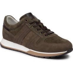 Sneakersy WOJAS - 9020-77 Zielony/Brąz. Zielone sneakersy męskie Wojas, bez zapięcia. W wyprzedaży za 269,00 zł.