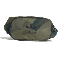 ADIDAS CAMO WAIST BAG > FM1348. Zielone torby podróżne Adidas, bez wzorów, z poliesteru, street. Za 119,99 zł.