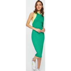 Pinko - Sukienka. Zielone sukienki damskie Pinko, na co dzień, s, bez wzorów, z elastanu, casualowe, z okrągłym kołnierzem, bez rękawów, midi, proste. W wyprzedaży za 799,90 zł.