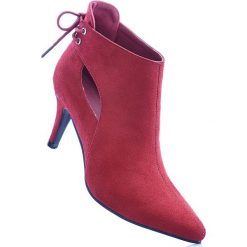 Botki bonprix czerwony. Czerwone botki damskie marki bonprix, eleganckie, na obcasie, na sznurówki. Za 129,99 zł.
