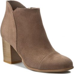 Botki ANN MEX - 7857 03DC Cappucino. Brązowe botki damskie na obcasie marki OLAIAN, ze skóry, na średnim obcasie. W wyprzedaży za 249,00 zł.