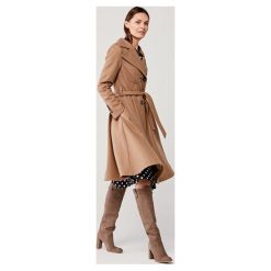 Płaszcz wełniany Achillea camel 42 beż. Brązowe płaszcze damskie na zimę, s, z jedwabiu, eleganckie. Za 1597,00 zł.