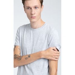 T-shirt męski TSM023 - chłodny jasny szary. Szare koszulki męskie 4f, m, bez wzorów, z elastanu, bez kołnierzyka, z krótkim rękawem, krótkie. W wyprzedaży za 19,99 zł.