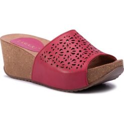 Klapki LASOCKI - 2186-03 Czerwony. Czerwone klapki damskie Lasocki, bez wzorów, ze skóry, bez obcasa, na obcasie. Za 129,99 zł.