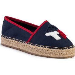 Espadryle TOMMY HILFIGER - Th Patch Espadrille FW0FW04633 Desert Sky DW5. Niebieskie espadryle damskie TOMMY HILFIGER, bez wzorów, ze skóry ekologicznej, bez obcasa, na płaskiej podeszwie. Za 299,00 zł.