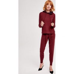 2-częściowy zestaw w kolorze bordowym - bluza, spodnie. Czerwone bluzy damskie ZOCHA, s, bez wzorów, bez rękawów, bez kaptura. W wyprzedaży za 359,95 zł.