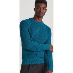 Sweter ze strukturalnej dzianiny - Turkusowy. Niebieskie swetry męskie Reserved, s, bez wzorów, z dzianiny, bez kołnierzyka, bez kaptura. Za 139,99 zł.