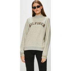 Tommy Hilfiger - Bluza. Niebieskie bluzy damskie marki TOMMY HILFIGER, s, z aplikacjami, z bawełny, bez kaptura. W wyprzedaży za 359,90 zł.