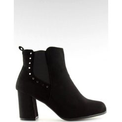 Botki na szerokim obcasie czarne 8063 Black. Czarne botki damskie ButyModne, klasyczne, bez obcasa, bez zapięcia. W wyprzedaży za 119,00 zł.