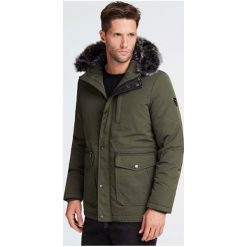 Parka Z Kapturem Obszytym Sztuczynym Futrem. Niebieskie parki męskie Guess, xxl, bez wzorów, z poliesteru, klasyczne, długie, z kapturem. Za 1229,00 zł.