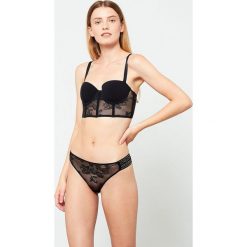 Etam - Figi Influence. Czarne majtki damskie Etam, z elastanu. Za 69,90 zł.