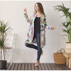Płaszcz w kwiatowy wzór. Płaszcze damskie Pakamera, bez wzorów, eleganckie. Za 550,00 zł.