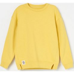 Gładka bluza z miękkiej dzianiny - Żółty. Żółte bluzy męskie Reserved, m, bez wzorów, z dzianiny, bez kołnierzyka, bez rękawów, bez kaptura. Za 39,99 zł.