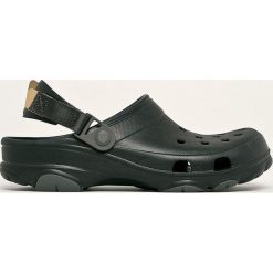 Crocs - Klapki. Pomarańczowe kapcie męskie Crocs, bez wzorów, z gumy. Za 199,90 zł.