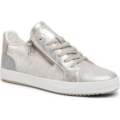 Sneakersy GEOX - D Blomiee A D026HA 0PVEW C1007 Silver. Szare półbuty damskie Geox, na co dzień, bez wzorów, ze skóry ekologicznej, bez obcasa, na płaskiej podeszwie, bez zapięcia. W wyprzedaży za 219,00 zł.