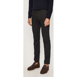Tommy Hilfiger - Spodnie. Czarne spodnie męskie TOMMY HILFIGER, bez wzorów, z elastanu. W wyprzedaży za 269,90 zł.