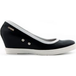 Półbuty na koturnie - skóra naturalna - model 024 - kolor czarny. Czarne półbuty damskie Zapato, z nadrukiem, z jeansu, eleganckie, na wysokim obcasie, na platformie, bez zapięcia. W wyprzedaży za 202,30 zł.