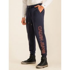 Spodnie dresowe Calvin Klein Jeans Side Logo J30J314067. Niebieskie jeansy męskie Calvin Klein Jeans, xl, bez wzorów, z bawełny. W wyprzedaży za 279,00 zł.