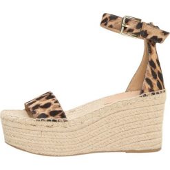 J.CREW PLATFORM LEOPARD Sandały na obcasie hazelnut/black. Brązowe sandały damskie marki J.CREW, bez wzorów, ze skóry ekologicznej, bez obcasa, na obcasie, bez zapięcia. Za 689,00 zł.