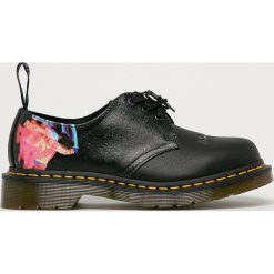 Dr. Martens - Półbuty skórzane 1461 Black Sabbath. Czarne mokasyny damskie Dr. Martens, na co dzień, bez wzorów, ze skóry, casualowe, z okrągłym noskiem, bez obcasa, na obcasie, na sznurówki. Za 729,90 zł.
