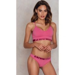 Stringi: Calvin Klein Stringi Logo Thong – Pink