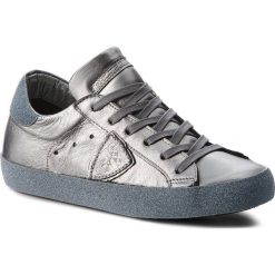 Sneakersy PHILIPPE MODEL - Paris Glitter CGLD ML25 Metal Gun. Szare półbuty damskie marki Philippe Model, z aplikacjami, ze skóry, bez obcasa, na płaskiej podeszwie, bez zapięcia. W wyprzedaży za 779,00 zł.