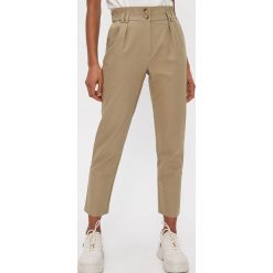 Spodnie typu chino - Zielony. Zielone spodnie damskie House, s, bez wzorów. Za 89,99 zł.