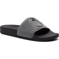Klapki VERSACE COLLECTION - V900737 VM00473 VA96 Grigio/Nero. Szare klapki męskie Versace Collection, bez wzorów, ze skóry ekologicznej. W wyprzedaży za 519,00 zł.