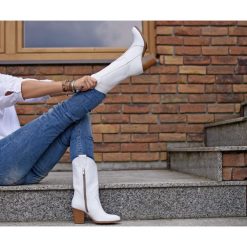 Kowbojki do połowy łydki - skóra naturalna - model 171 - kolor biały. Białe kozaki damskie Zapato, ze skóry, bez obcasa, bez zapięcia. Za 459,00 zł.
