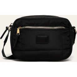 Answear - Torebka. Czarne listonoszki damskie ANSWEAR, w paski, z poliesteru, na ramię, małe, pikowane, bez dodatków. W wyprzedaży za 59,90 zł.