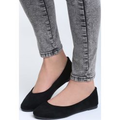 Czarne Balerinki Midnight Memories. Czarne baleriny damskie lakierowane vices, z materiału, na płaskiej podeszwie. Za 34,99 zł.