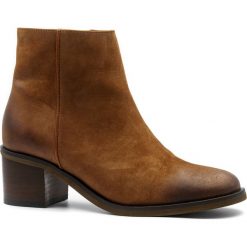 Rude nubukowe botki na klocku w cholewce zamek 274A. Pomarańczowe botki damskie Neścior, ze skóry, eleganckie, bez obcasa, na obcasie, na zamek. W wyprzedaży za 289,00 zł.