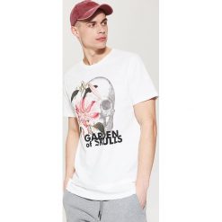 T-shirty męskie: T-shirt z motywem czaszki – Kremowy