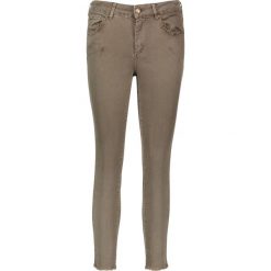 Dżinsy "Antonia" - Skinny fit - w kolorze khaki. Rurki damskie Rosner, w paski. W wyprzedaży za 173,95 zł.