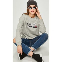 Tommy Hilfiger - Bluza Tommy Icons. Szare bluzy damskie z nadrukiem marki TOMMY HILFIGER, s, z bawełny, bez kaptura. W wyprzedaży za 299,90 zł.