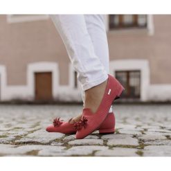 Dziurkowane baleriny z ostrym noskiem - skóra naturalna - model 047 - kolor czerwony. Czerwone baleriny damskie Zapato, bez wzorów, ze skóry, bez obcasa. Za 299,00 zł.