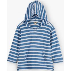 Bluza w kolorze niebiesko-białym. Niebieskie bluzy niemowlęce Hatley, w paski, bez rękawów, bez kaptura. W wyprzedaży za 102,95 zł.
