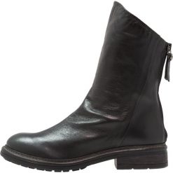 Weekend Kozaki retro nero. Czarne kozaki damskie skórzane marki Weekend. W wyprzedaży za 354,50 zł.