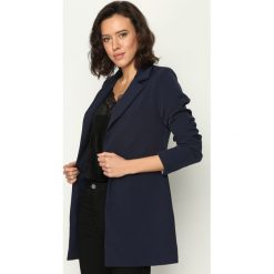 Ciemnogranatowa Marynarka Button. Niebieskie marynarki i żakiety damskie marki Born2be, l. Za 109,99 zł.