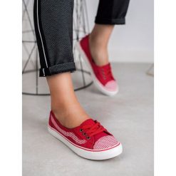 Czerwone tenisÓwki. Czerwone trampki i tenisówki damskie J. STAR, bez wzorów, bez zapięcia. Za 32,90 zł.