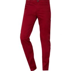 BOSS ATHLEISURE ROGAN Chinosy dark red. Czerwone chinosy męskie BOSS Athleisure, z bawełny. Za 539,00 zł.