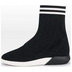 What For Damskie Trampki Do Kostki Harper 36 Czarne. Czarne trampki i tenisówki damskie What For, bez wzorów, bez zapięcia. Za 559,00 zł.