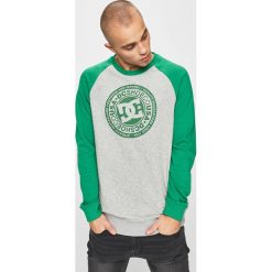 DC - Bluza. Niebieskie bluzy męskie DC, s, z nadrukiem, z bawełny, z okrągłym kołnierzem, bez rękawów, bez kaptura. W wyprzedaży za 139,90 zł.