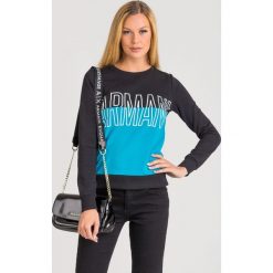 BLUZA Armani Exchange. Czarne bluzy damskie s, z nadrukiem, z materiału. Za 251,40 zł.