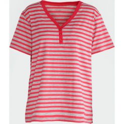 Bluzki damskie: Różowy T-shirt Last But One