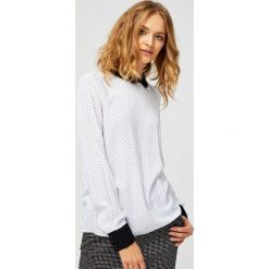 Koszula w groszki. Białe koszule damskie Moodo, l, w grochy, z wiskozy, bez kołnierzyka, z długim rękawem. Za 39,99 zł.