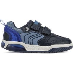Sneakersy "Inek" w kolorze granatowym. Niebieskie trampki chłopięce geox kids, bez wzorów, bez zapięcia. W wyprzedaży za 149,95 zł.